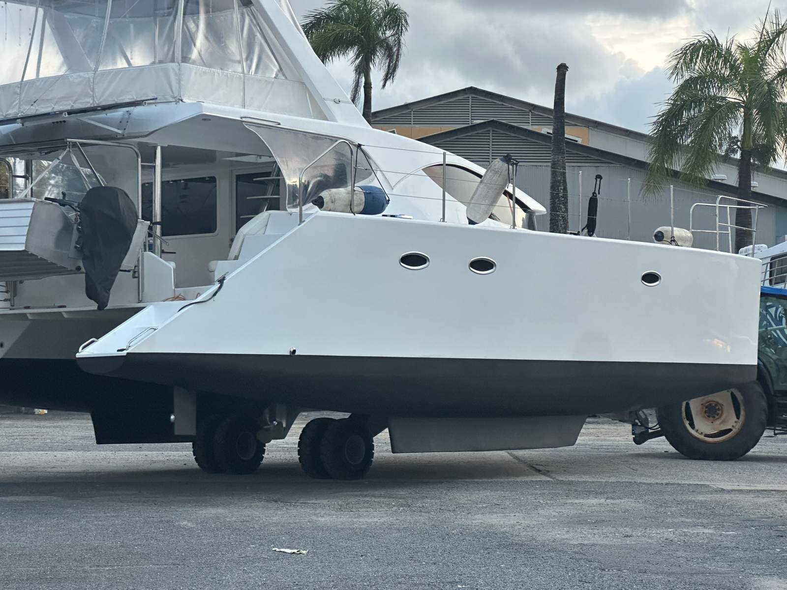 Custom Cash 44 Powercat.