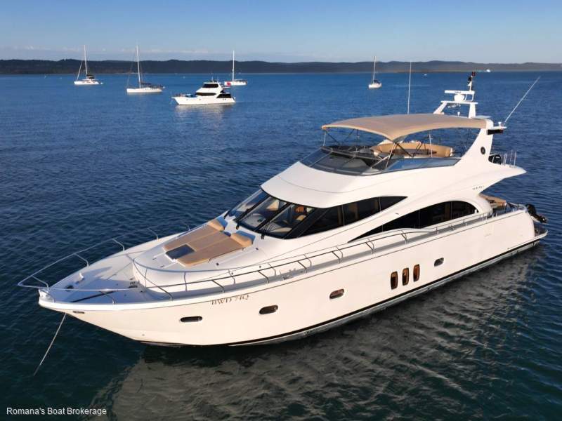 Marquis Yachts 690 Flybridge