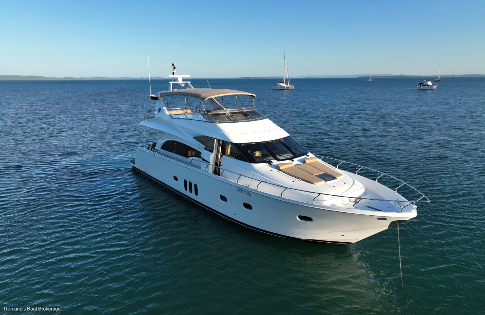Marquis Yachts 690 Flybridge