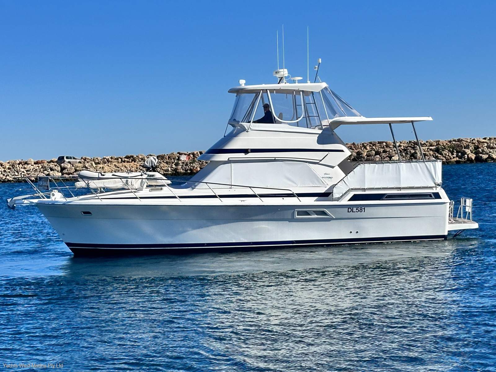 Riviera 40 Aft Cabin " GENUINE LOW ENGINE HOURS ":RIVIERA 40 AFT CAB by YACHTS WEST ph 08 9335 7788
