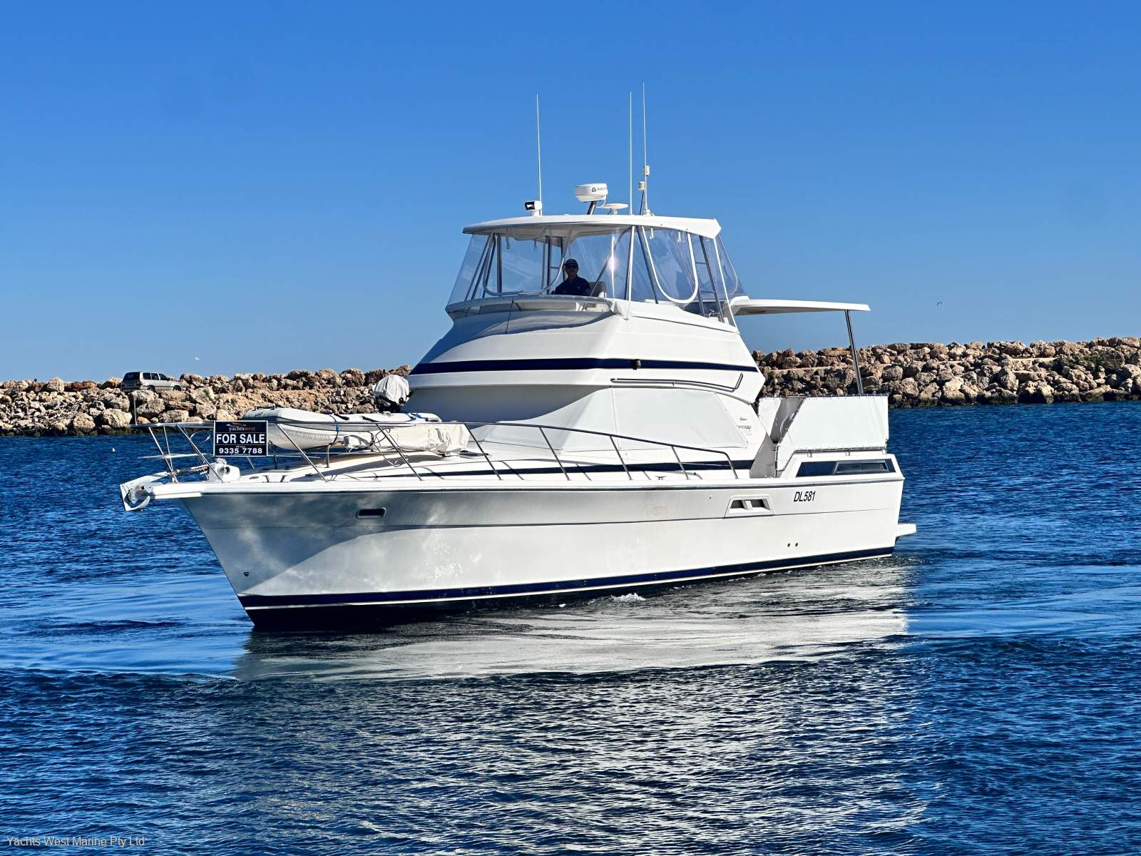 Riviera 40 Aft Cabin " GENUINE LOW ENGINE HOURS ":RIVIERA 40 AFT CAB by YACHTS WEST ph 08 9335 7788