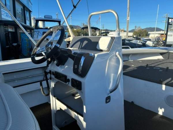 Stacer 539 CrossFire rear centre console