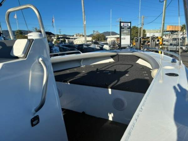 Stacer 539 CrossFire rear centre console