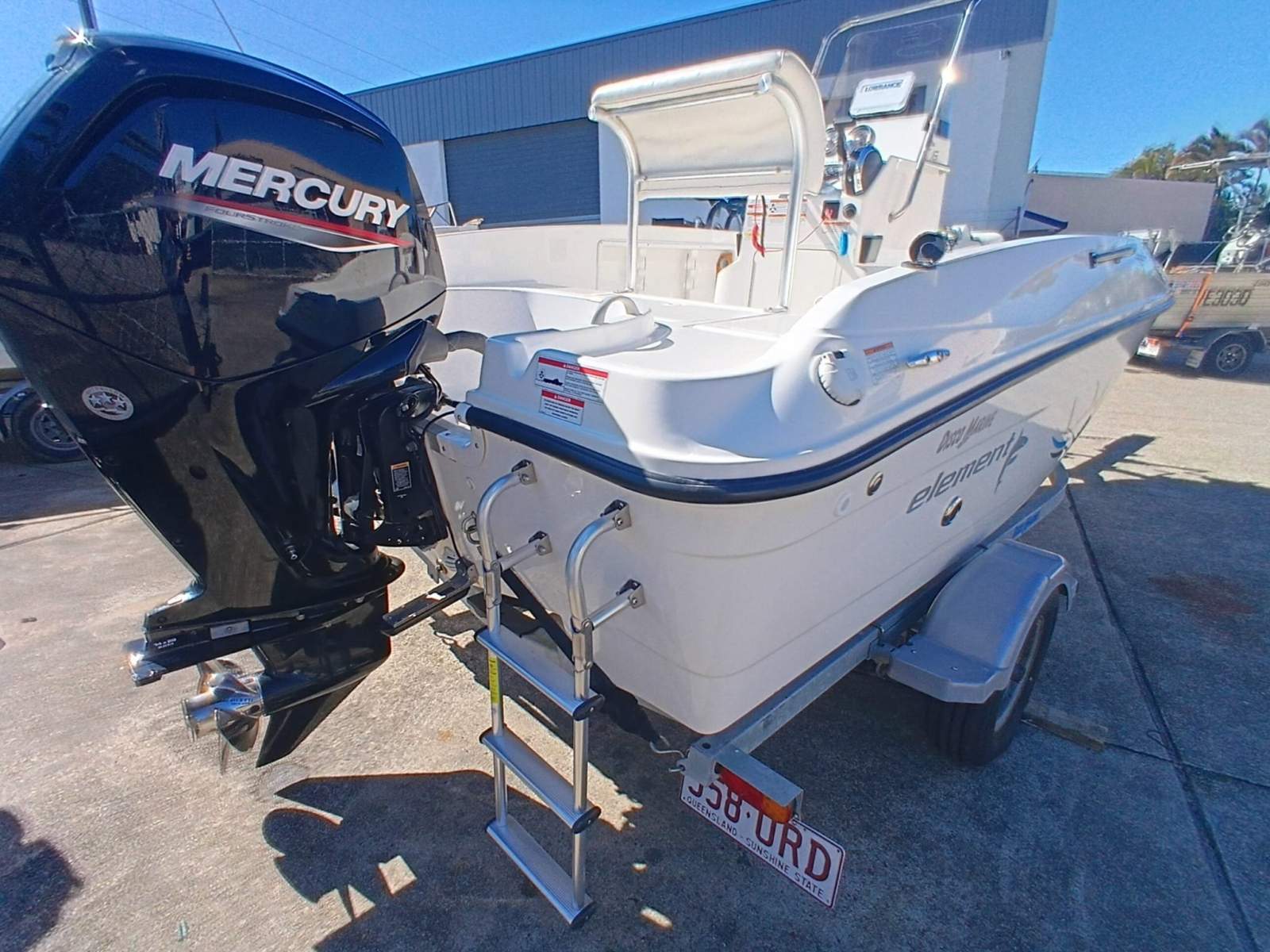 Bayliner Element E16 Centre console