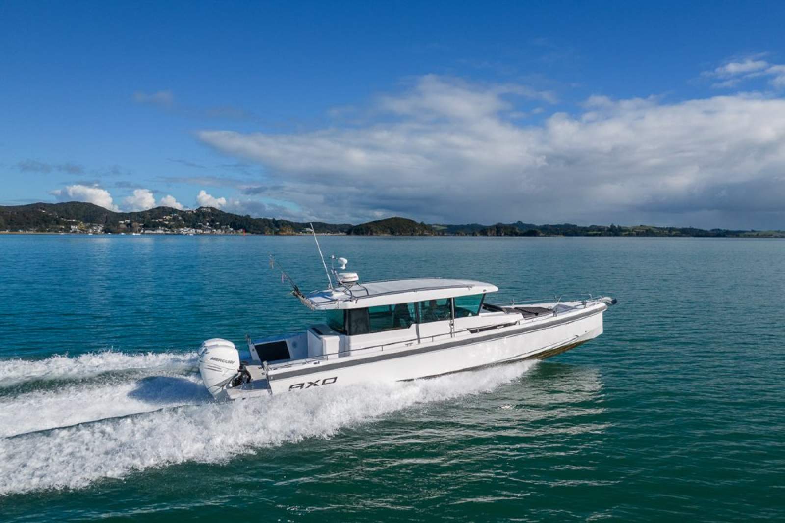 Axopar 37 XC Cross Cabin