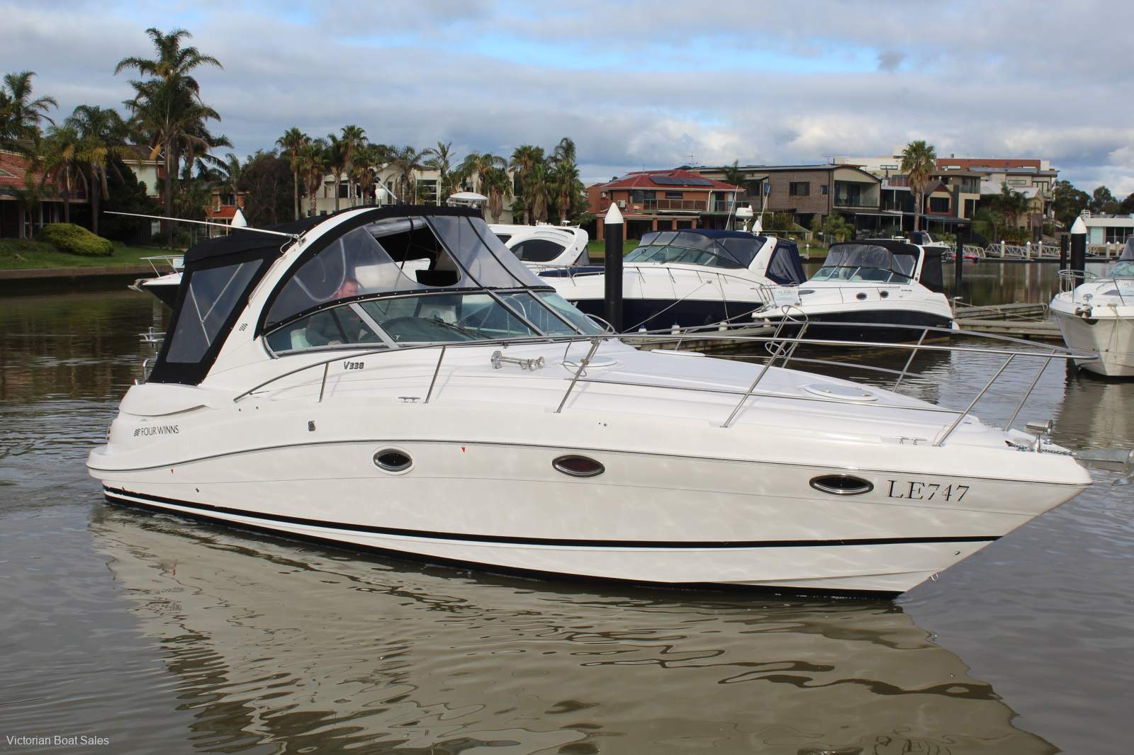 Four Winns V338