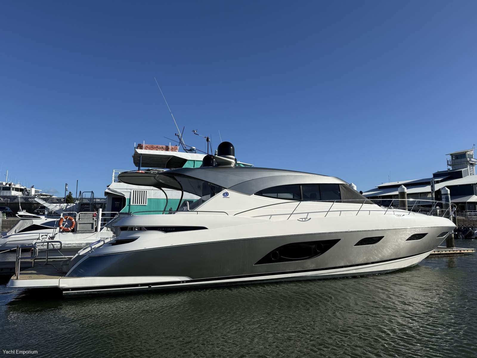Riviera 6000 Sport Yacht Platinum Edition