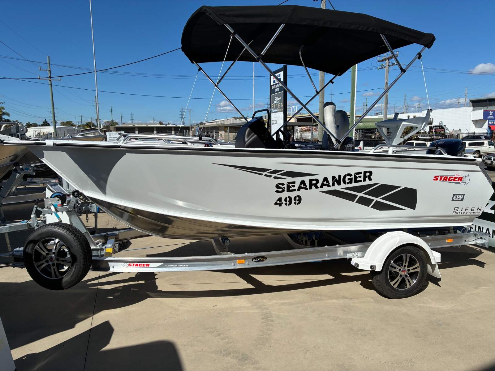 Stacer 499 Sea Ranger side console