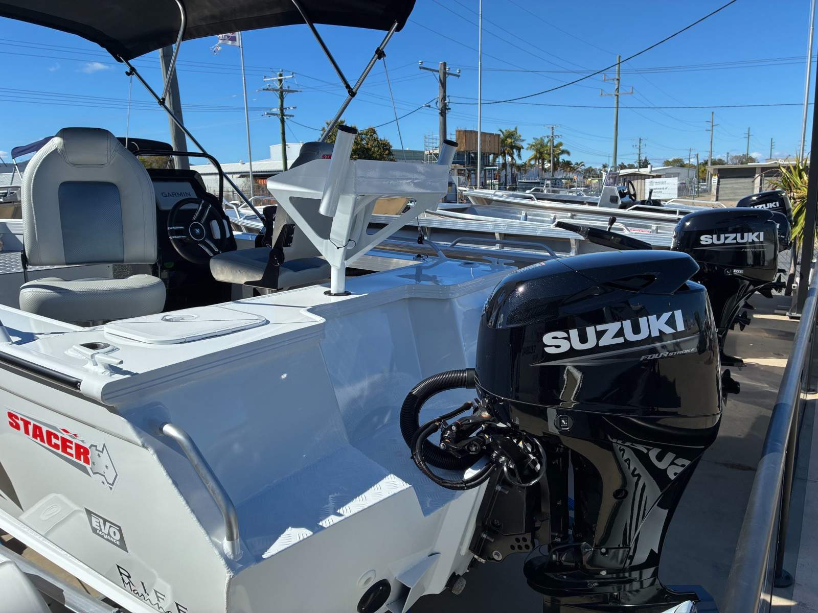 Stacer 499 Sea Ranger side console