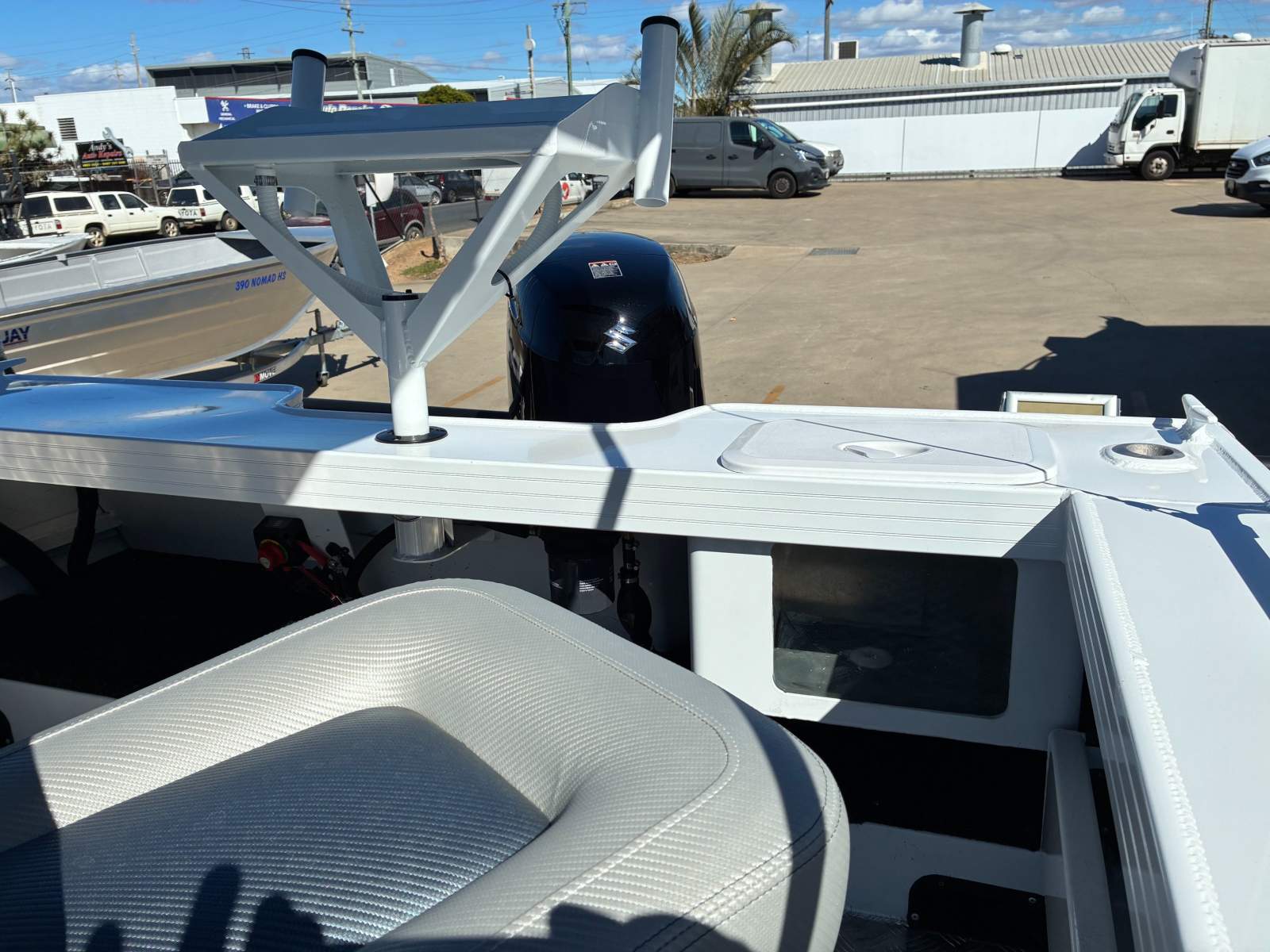 Stacer 499 Sea Ranger side console