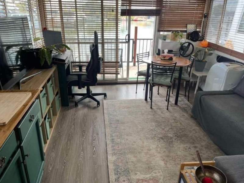 Mercury 14.5m x 4.5m Renovated Houseboat - Move-In Ready
