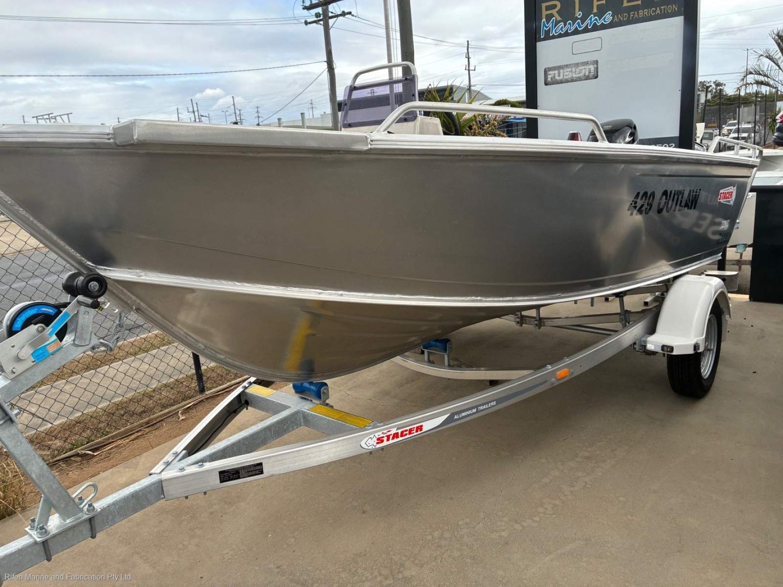 Stacer 429 Outlaw Side Console