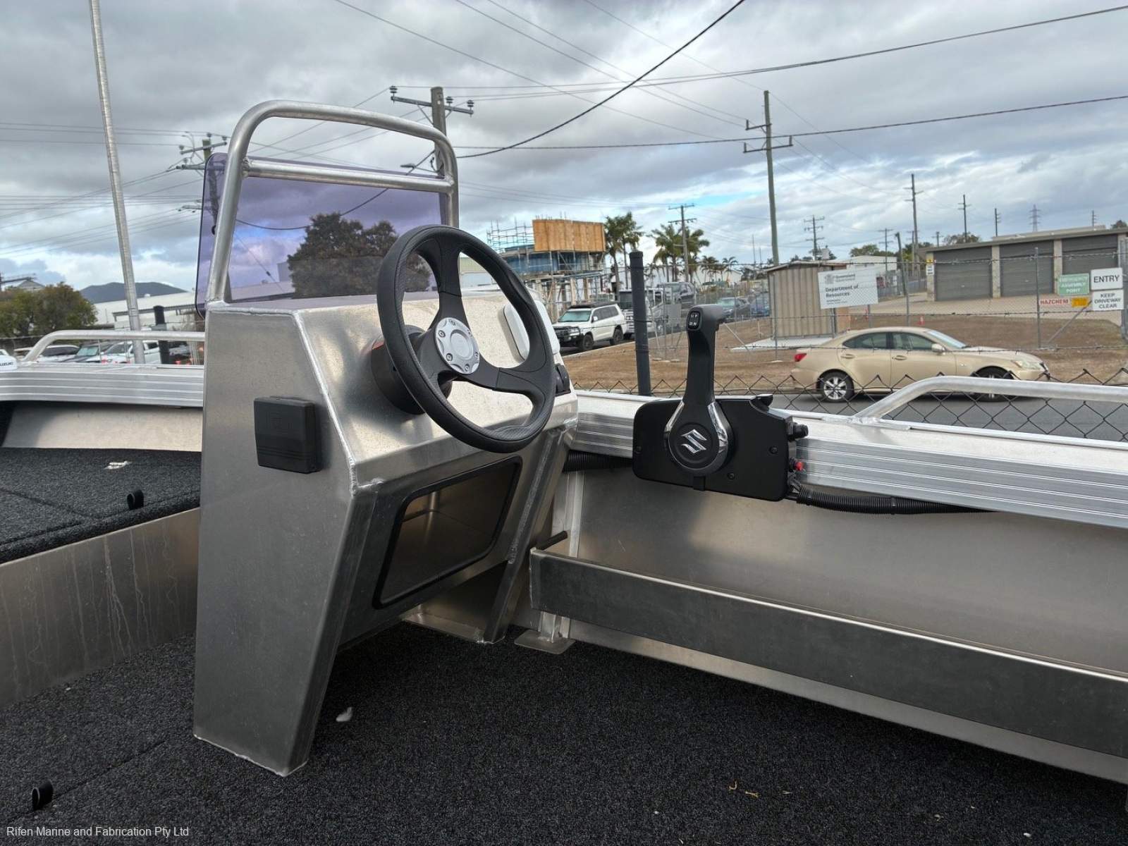 Stacer 429 Outlaw Side Console