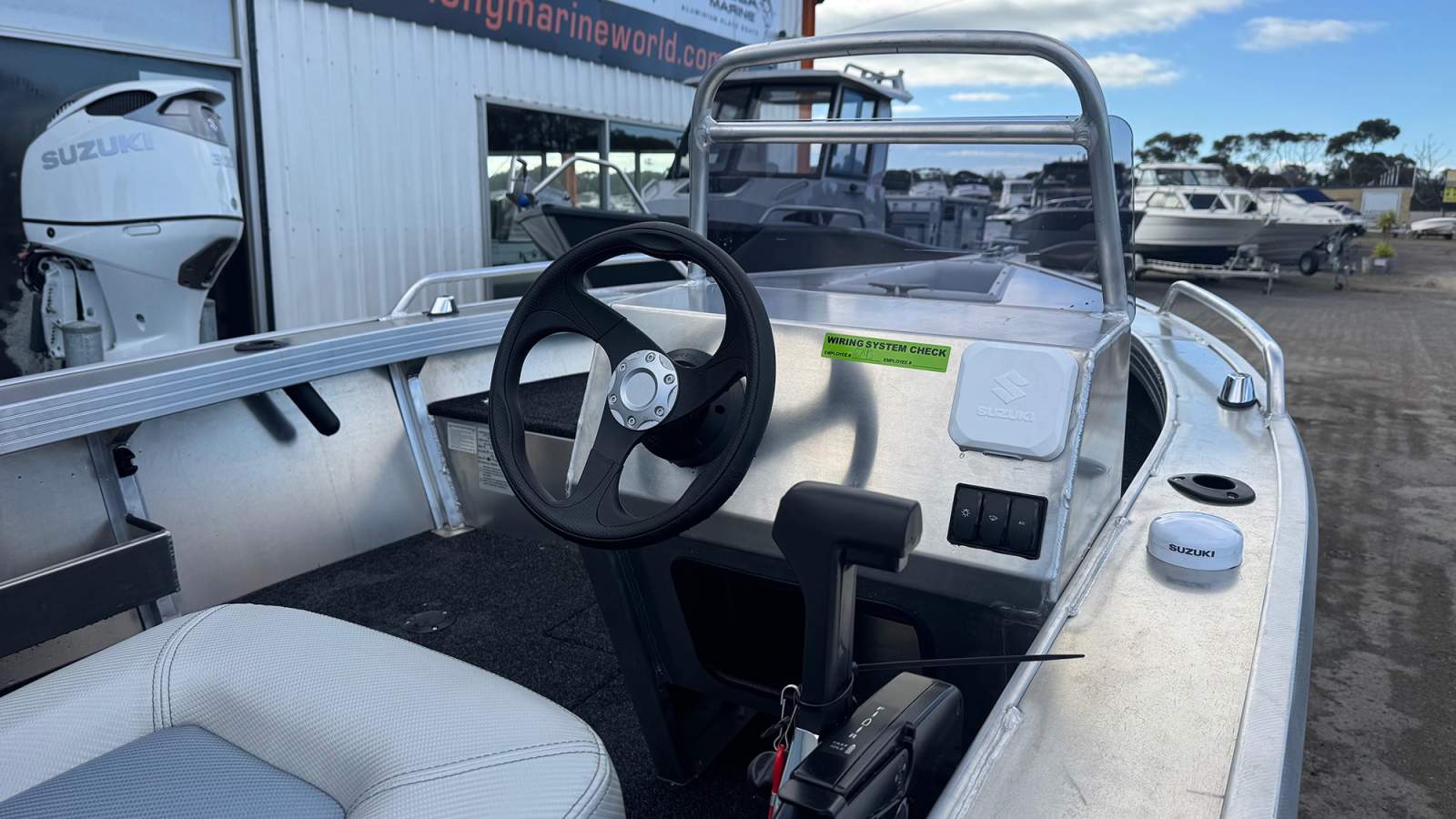 Stacer 429 Outlaw Side Console