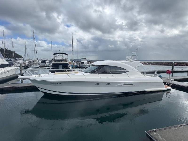 Riviera 5000 Sport Yacht