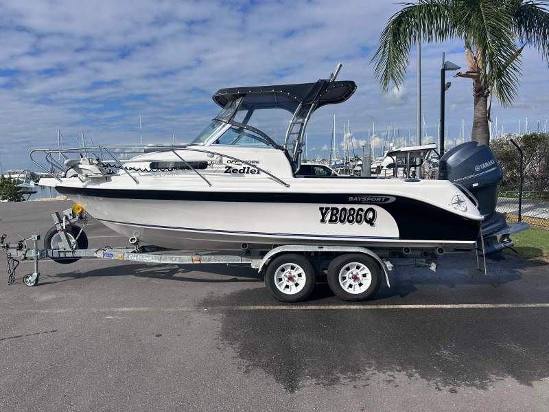 Baysport 605 Offshore Walk Around Half Cabin