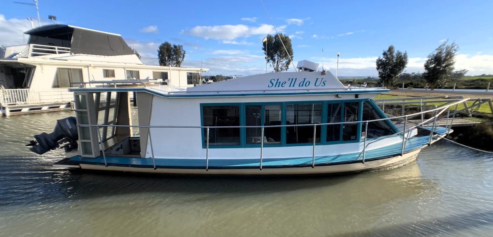 "She'll Do Us" Mini River Wren Cruiser / Houseboat