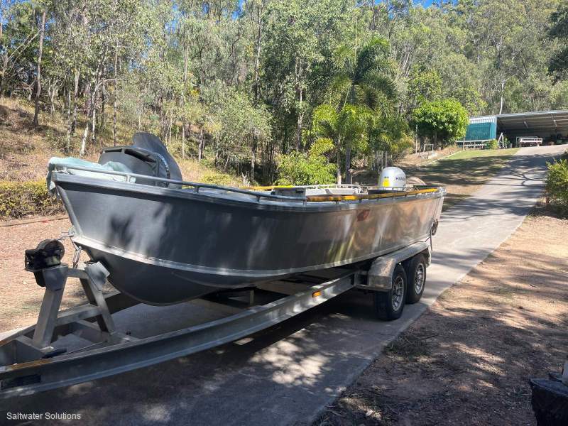 Custom specialised crabbing speedboat