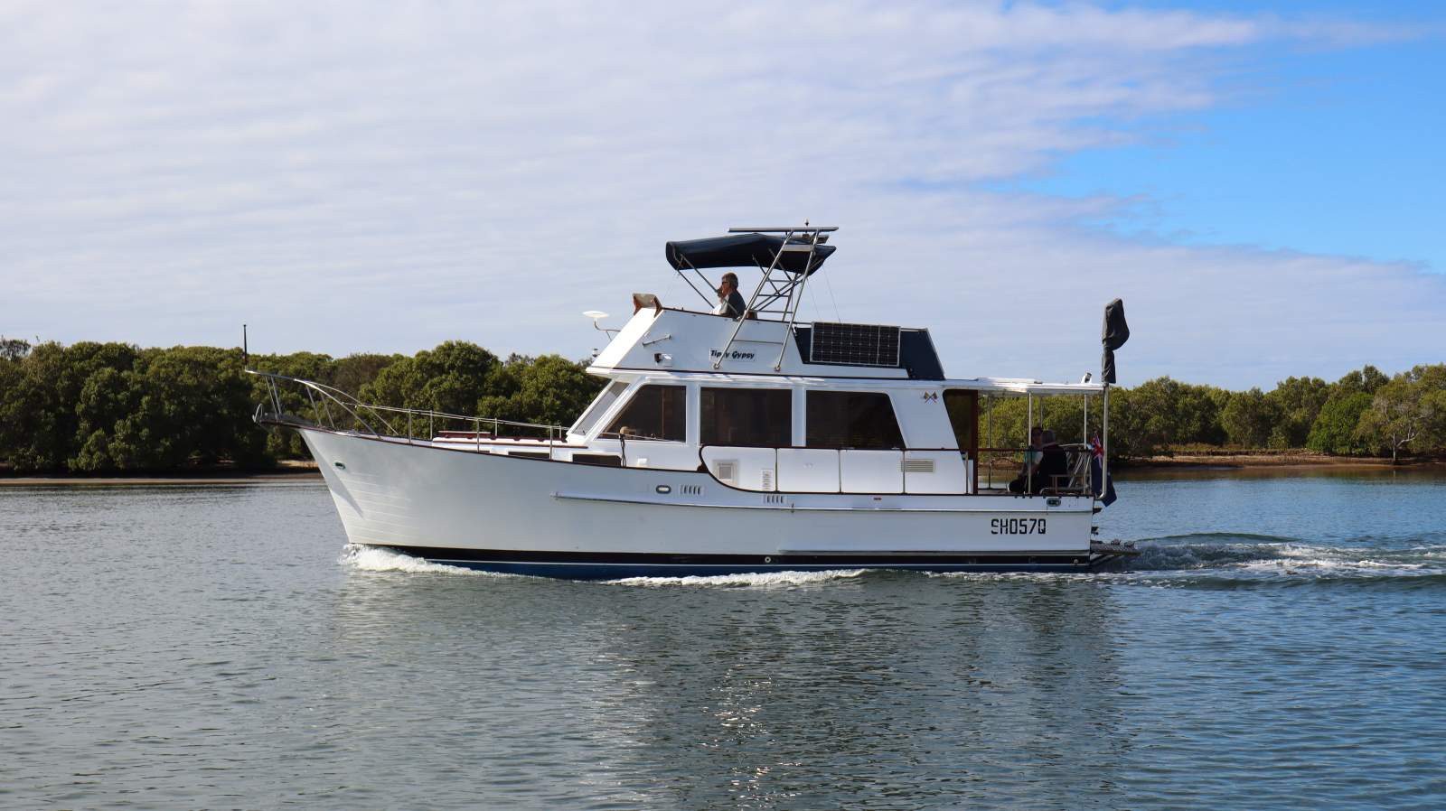 Island Gypsy 36 Flybridge