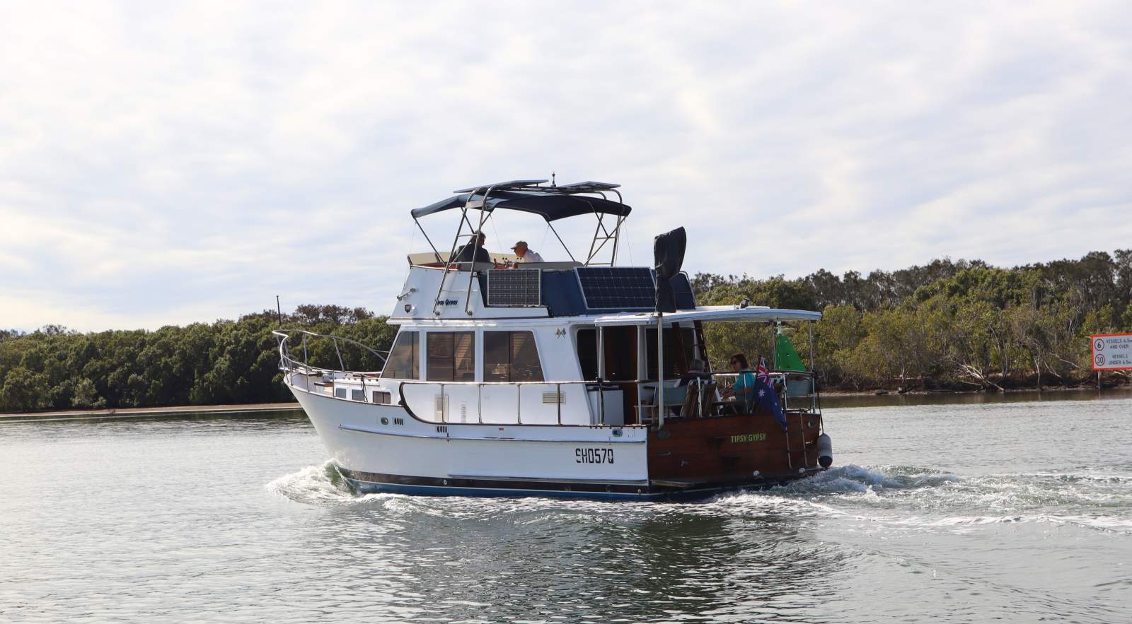 Island Gypsy 36 Flybridge
