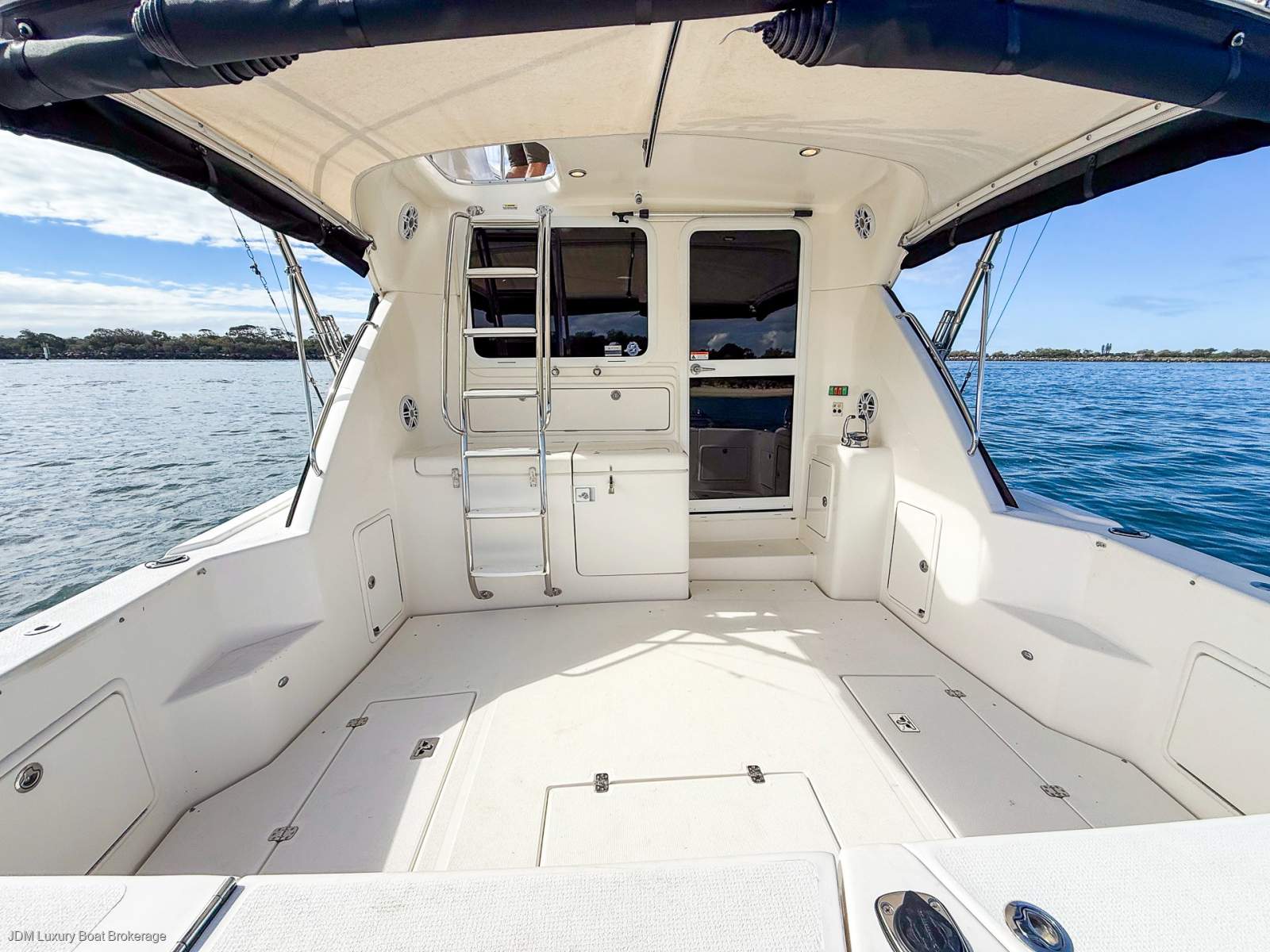 Riviera 37 Flybridge