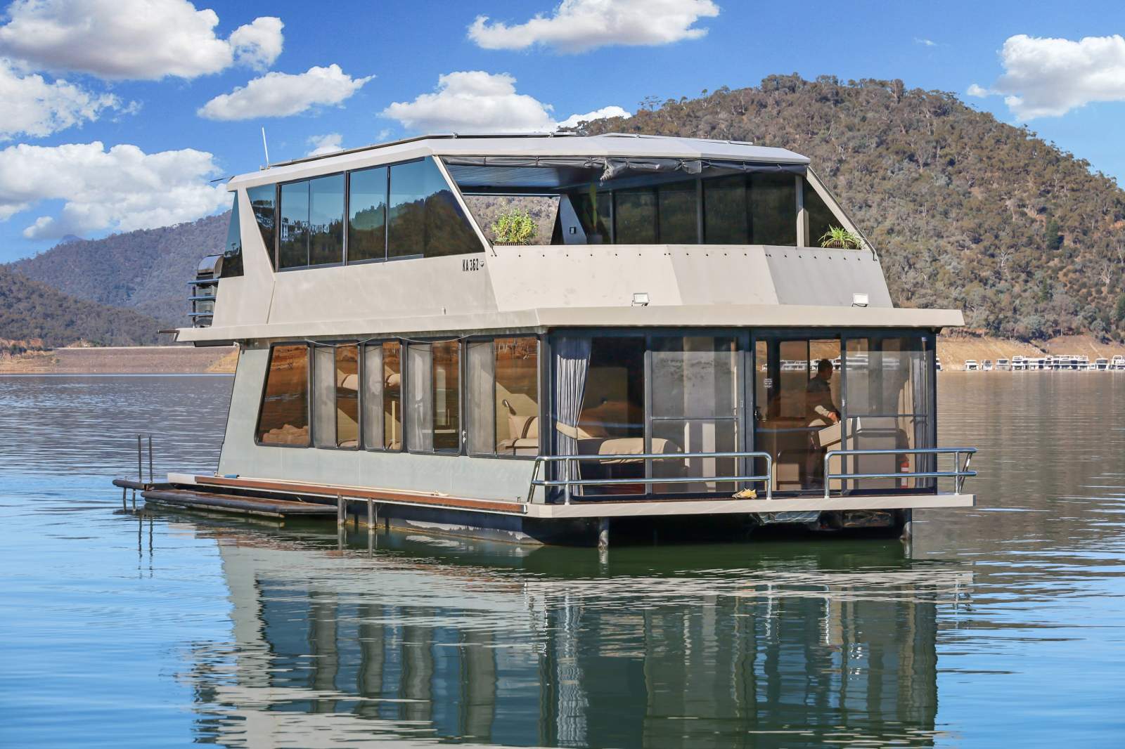 NEPTUNE Houseboat Holiday Home on Lake Eildon:Neptune on Lake Eildon