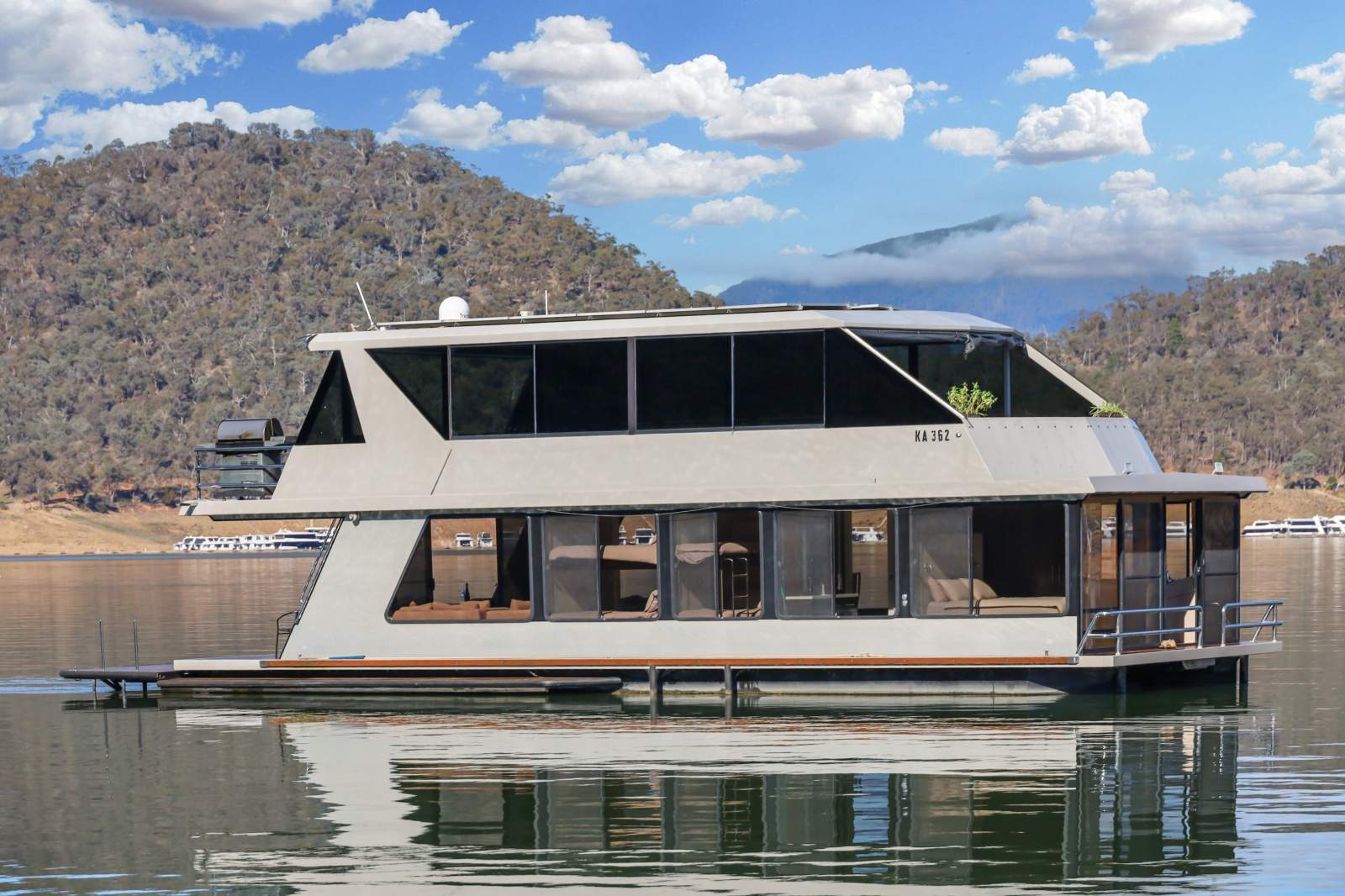 NEPTUNE Houseboat Holiday Home on Lake Eildon:Neptune on Lake Eildon