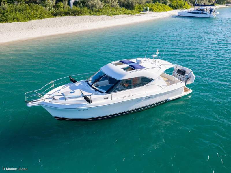 Riviera 3600 Sport Yacht