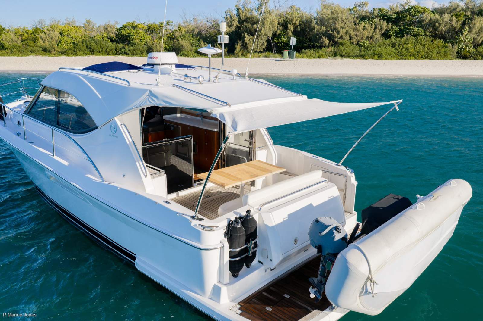 Riviera 3600 Sport Yacht