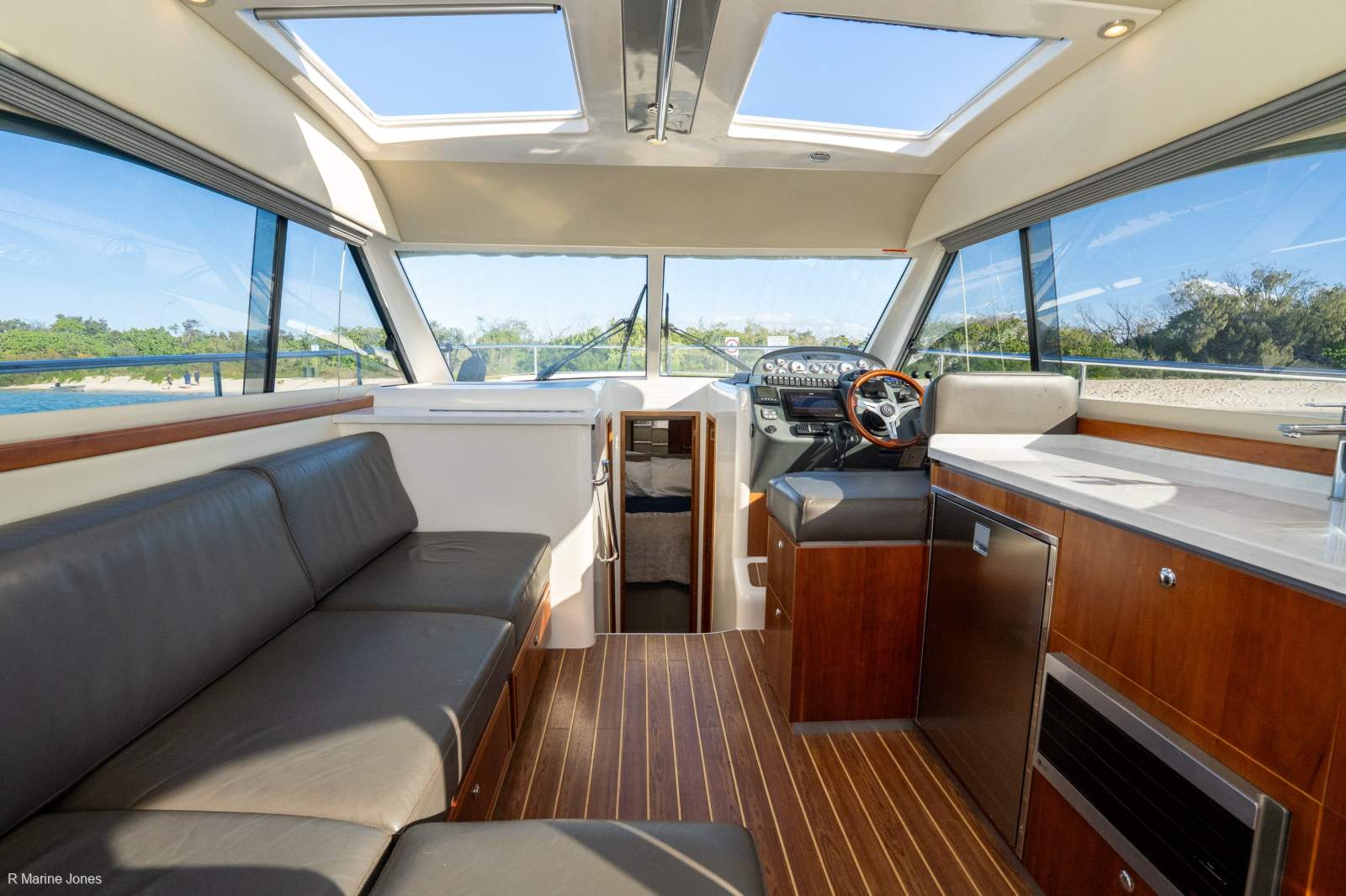 Riviera 3600 Sport Yacht