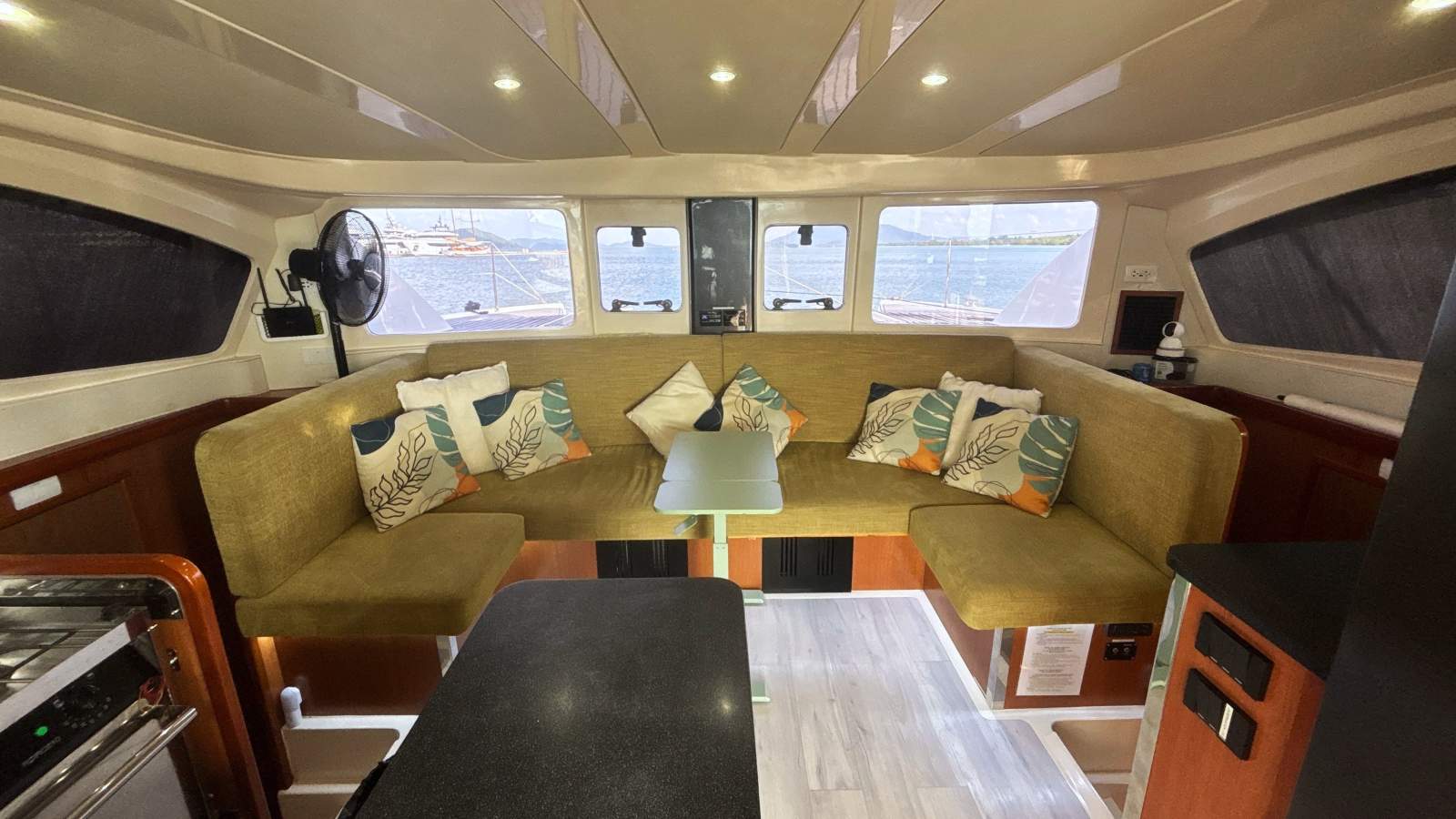 Leopard Catamarans 384