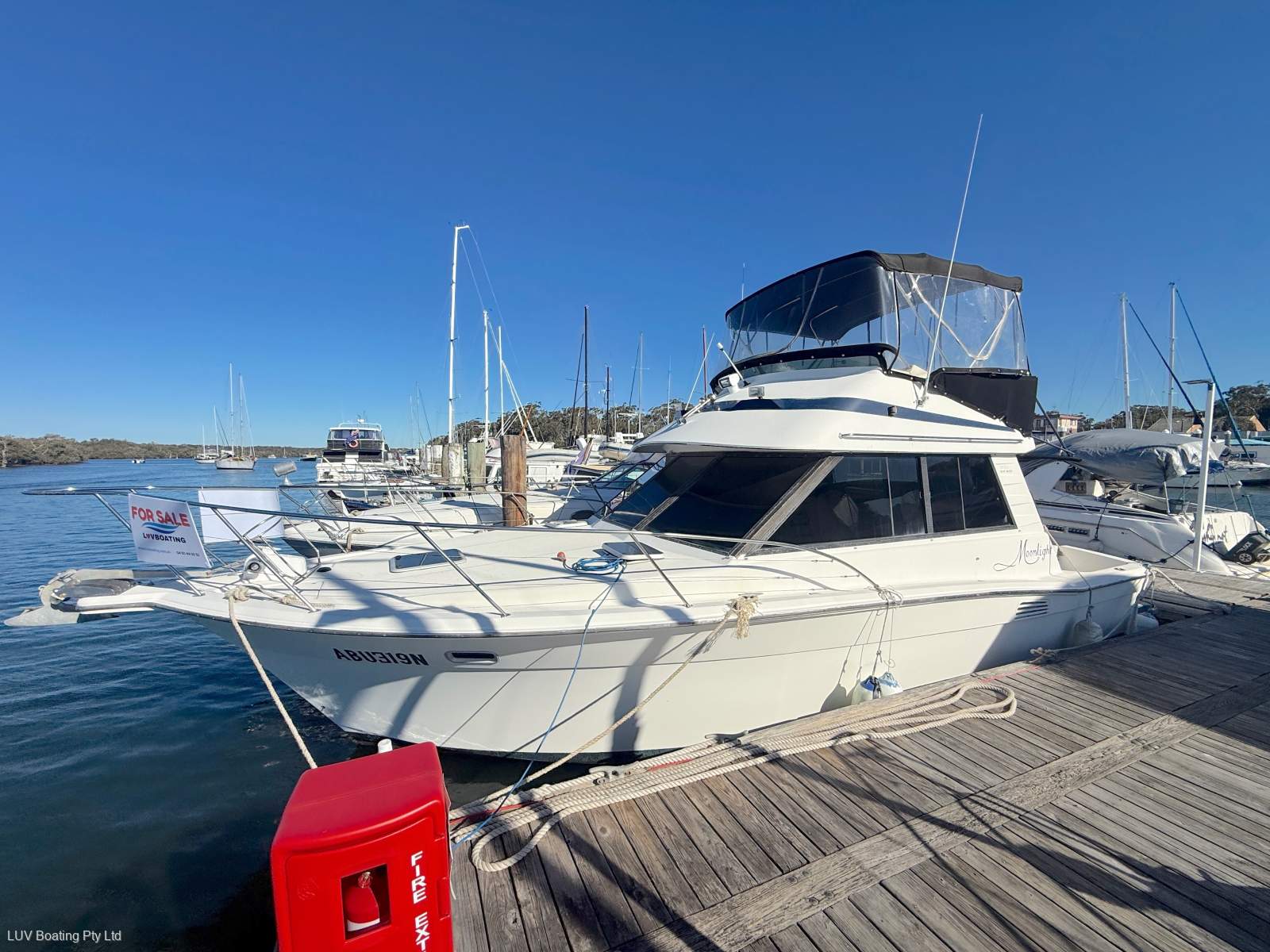 Riviera 33 Bluewater flybridge