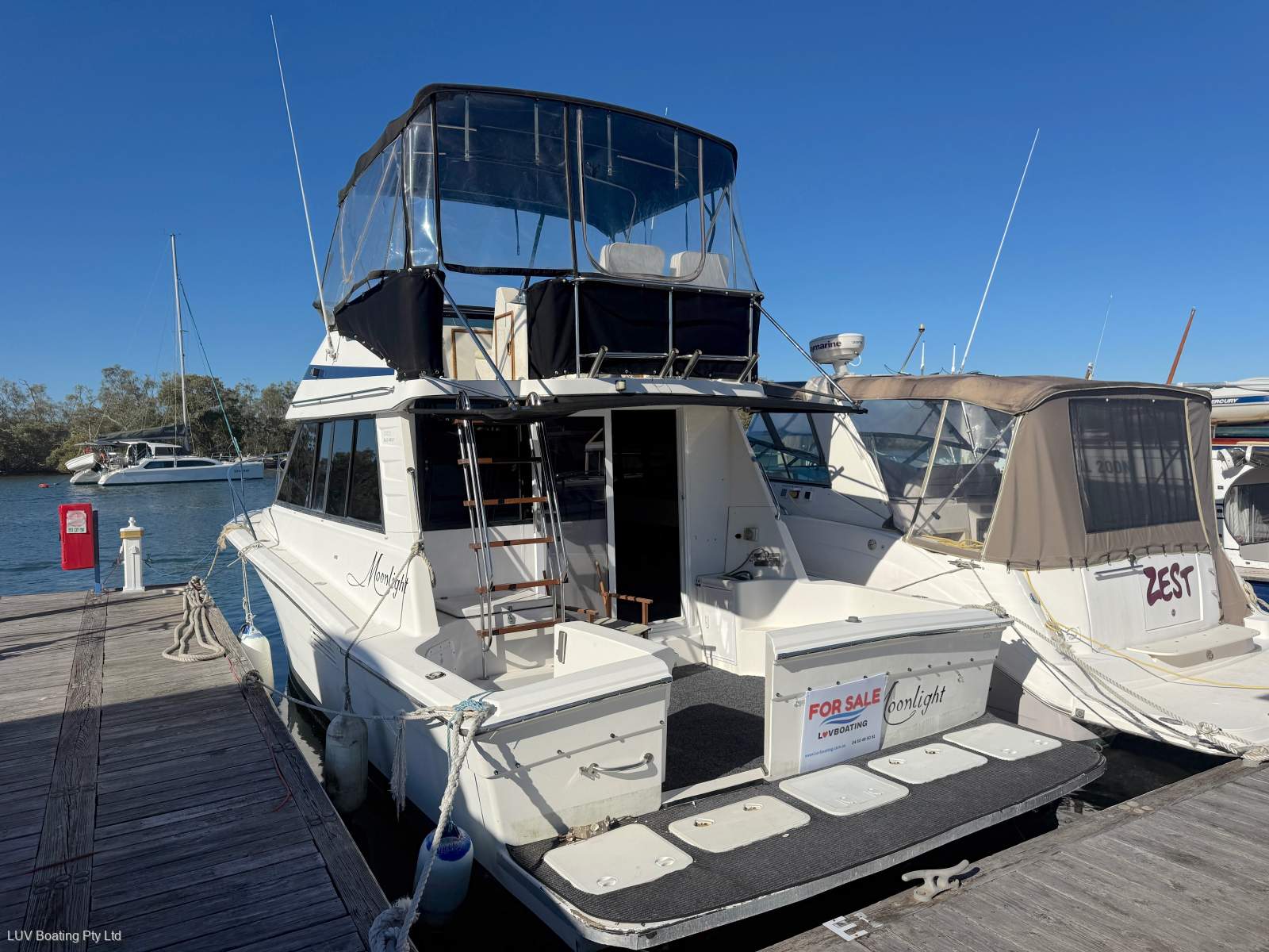 Riviera 33 Bluewater flybridge