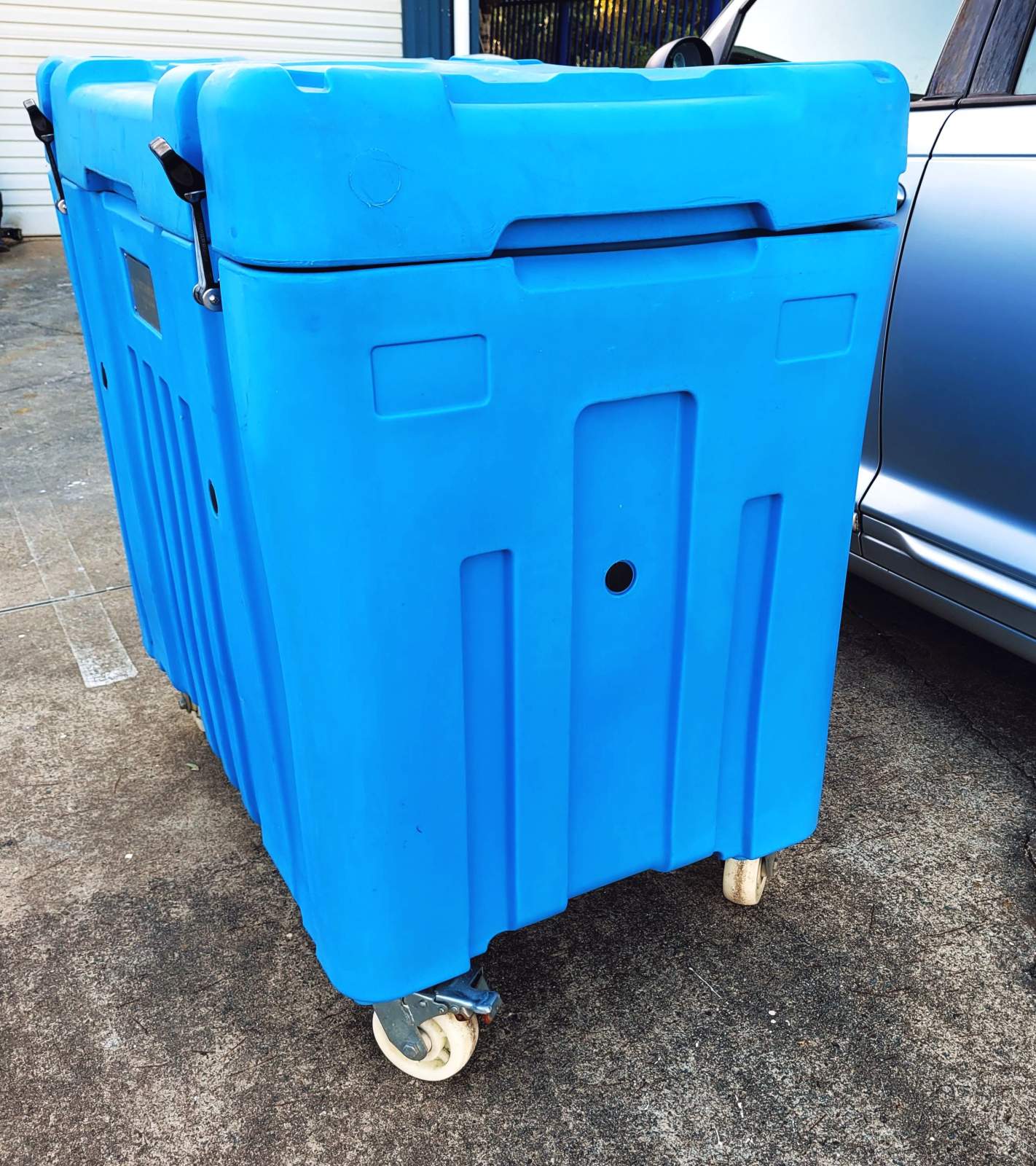 DRY ICE 350 KG COOL BOXES ON LOCKING WHEELS CAN BE USED FOR WATER ICE