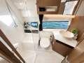 Beneteau Antares 11 OB:nice bathroom
