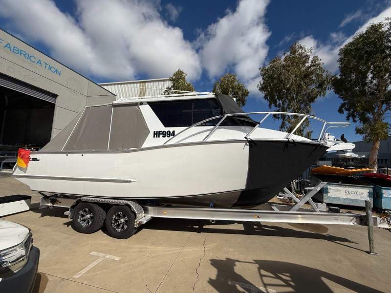 Oceanic Fabrication 7.6 Hardtop (8.5m LOA and 2.7m wide) with Yamaha V6 4.3L 350HP
