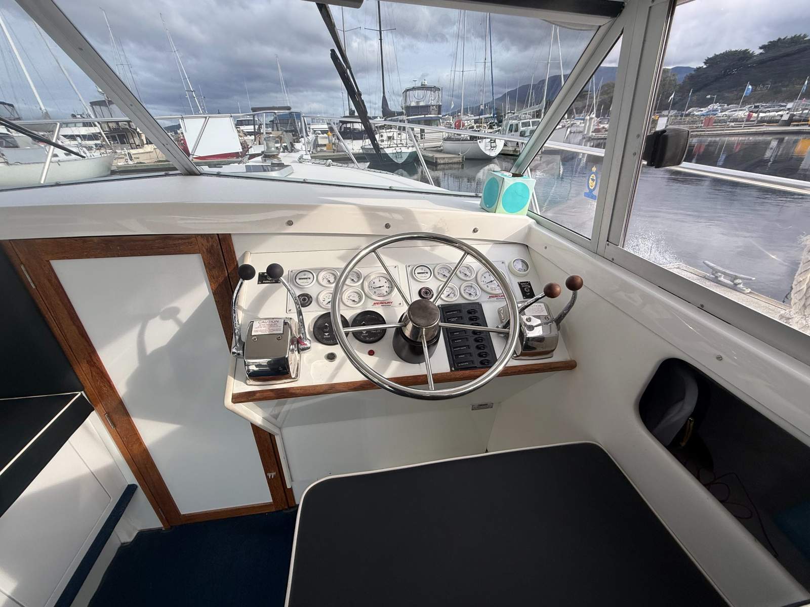 Caribbean 26 Flybridge Cruiser 2006 Model KAIZEN