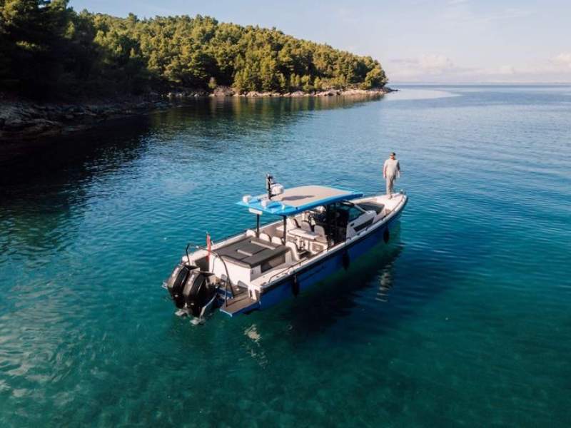 Axopar 37 Sports Cabin 37 Brabus