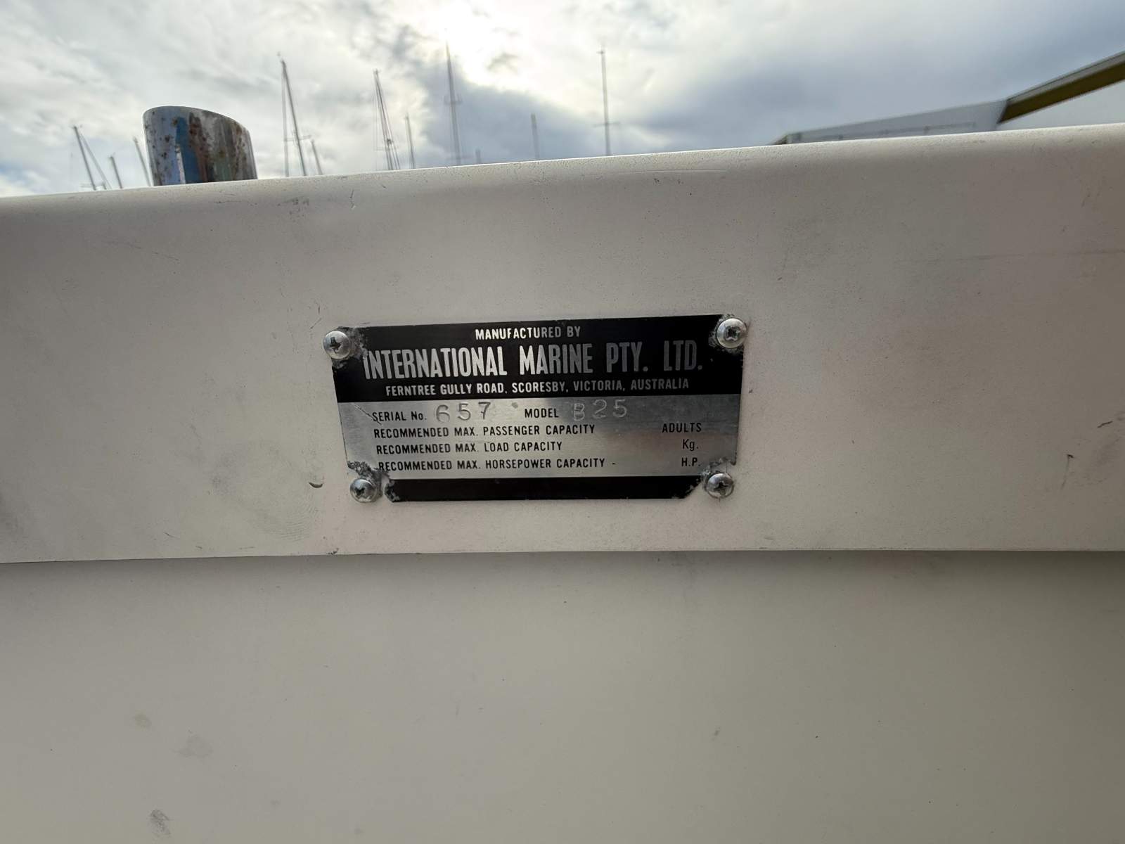 Caribbean 25 Flybridge Cruiser