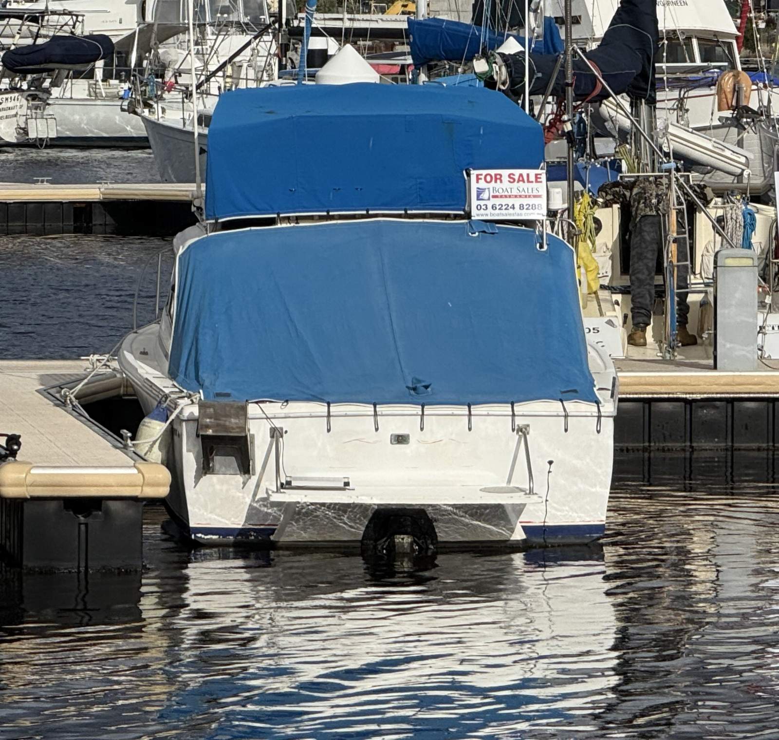 Caribbean 25 Flybridge Cruiser