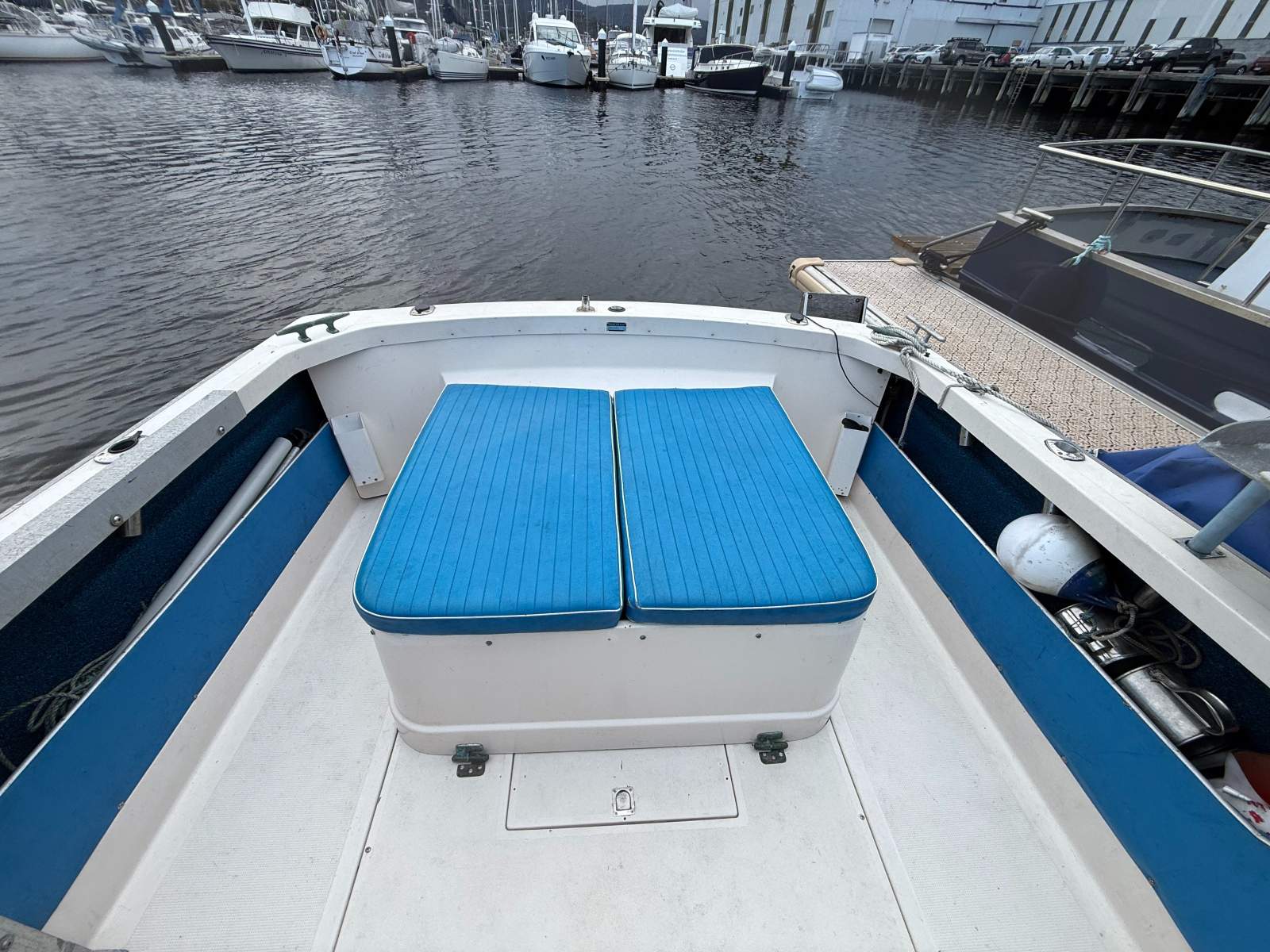 Caribbean 25 Flybridge Cruiser