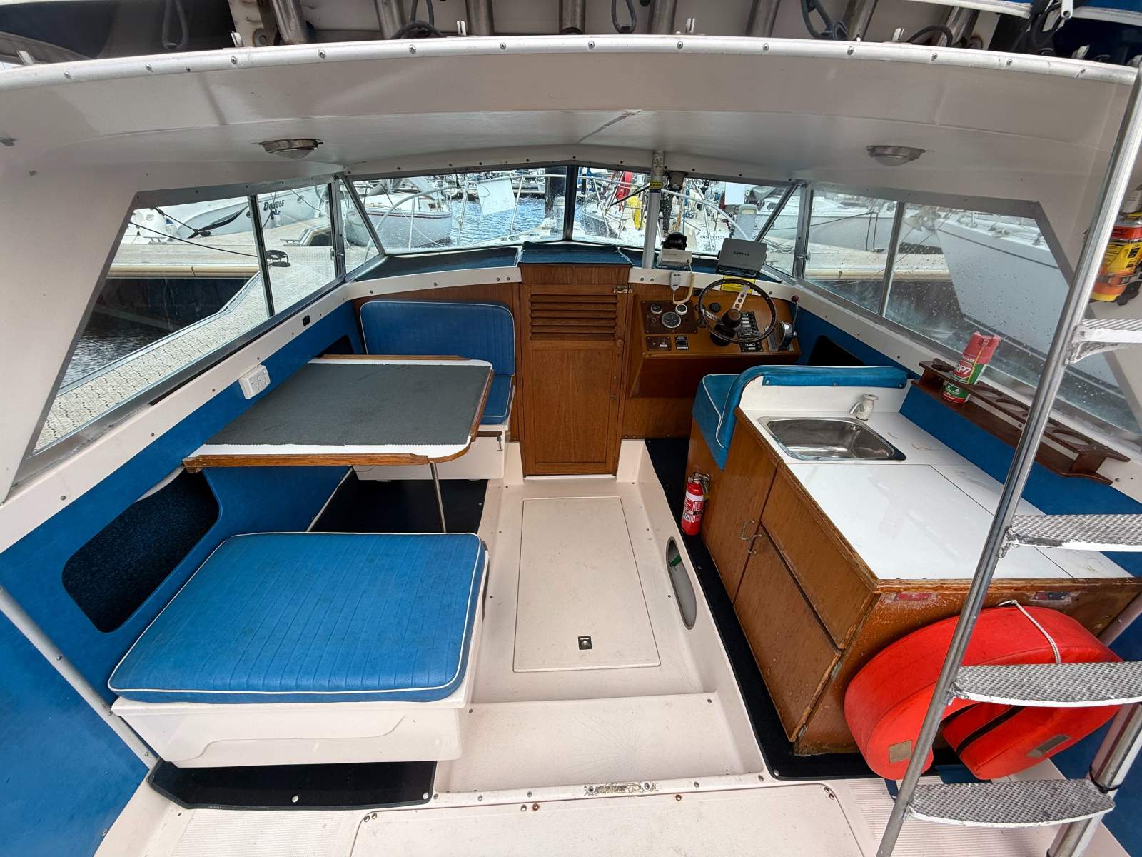 Caribbean 25 Flybridge Cruiser