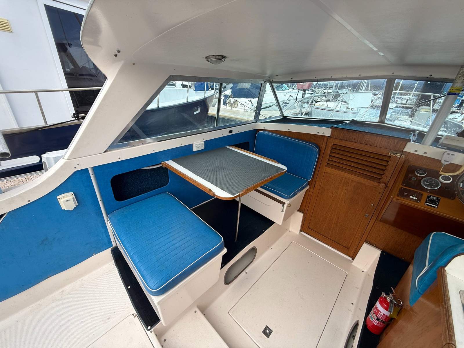 Caribbean 25 Flybridge Cruiser