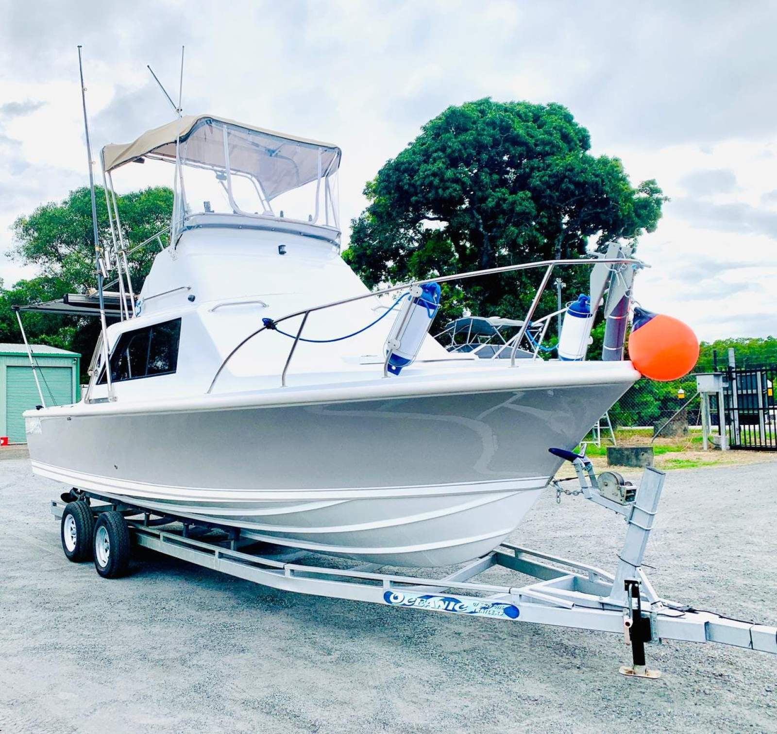 Bertram 25 Flybridge