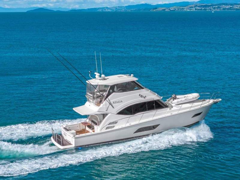 Riviera 52 Enclosed Flybridge
