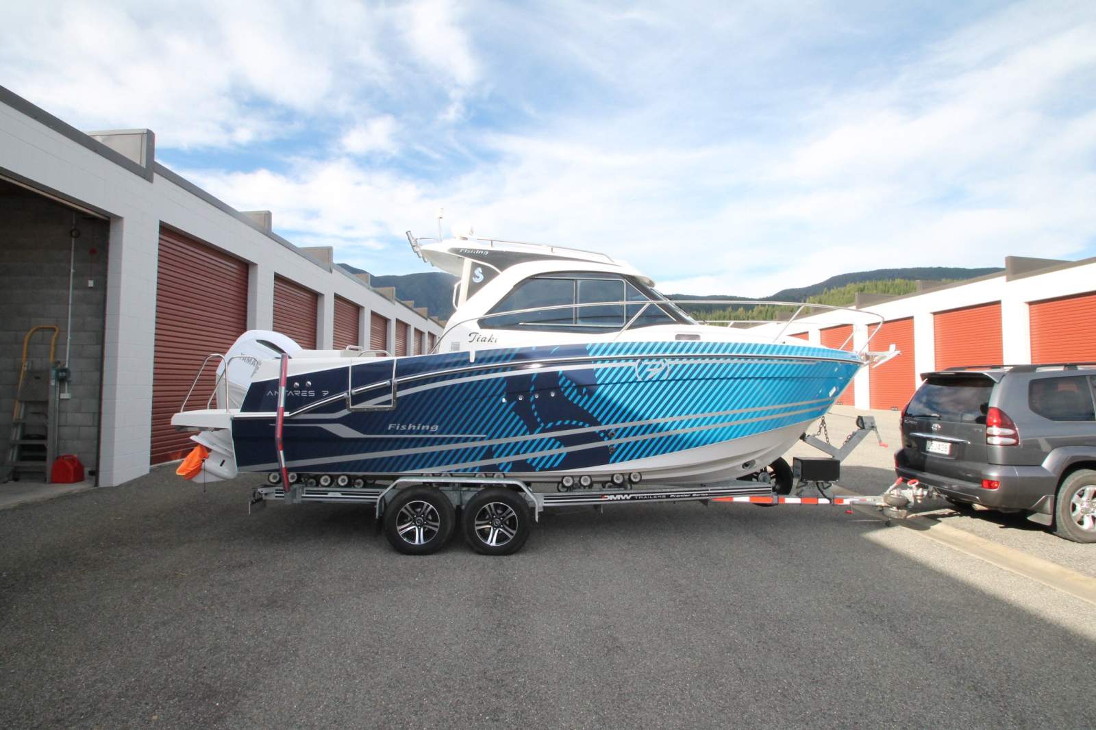 Beneteau Antares 7 Fishing