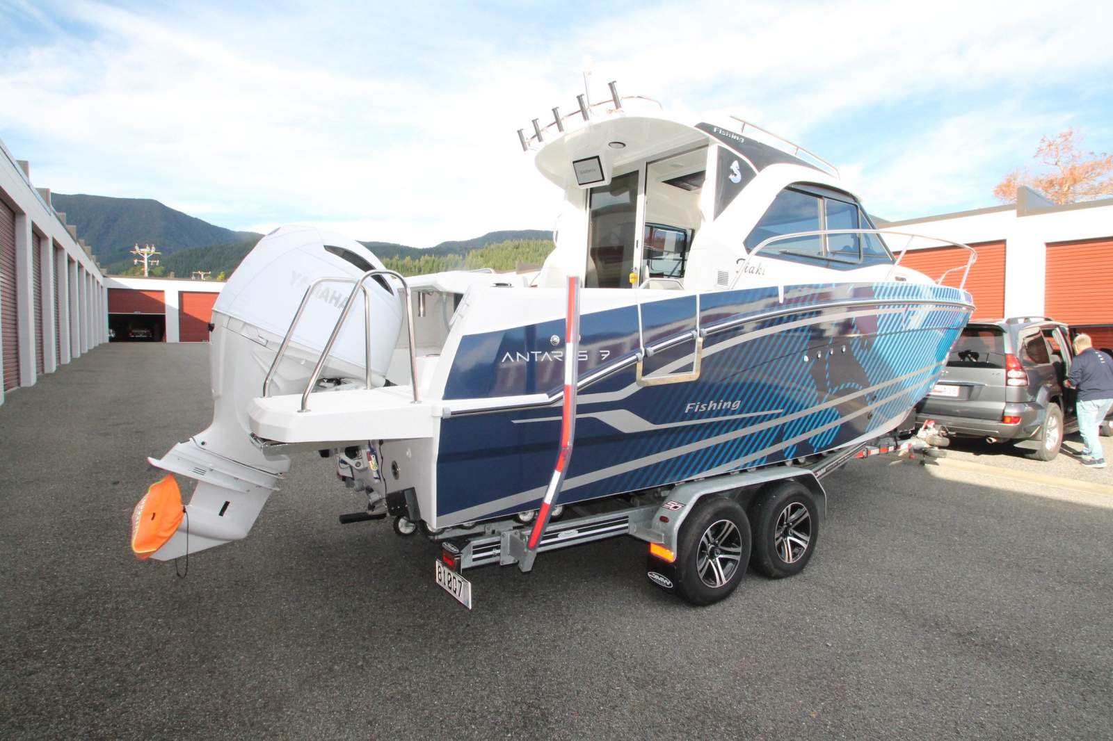 Beneteau Antares 7 Fishing