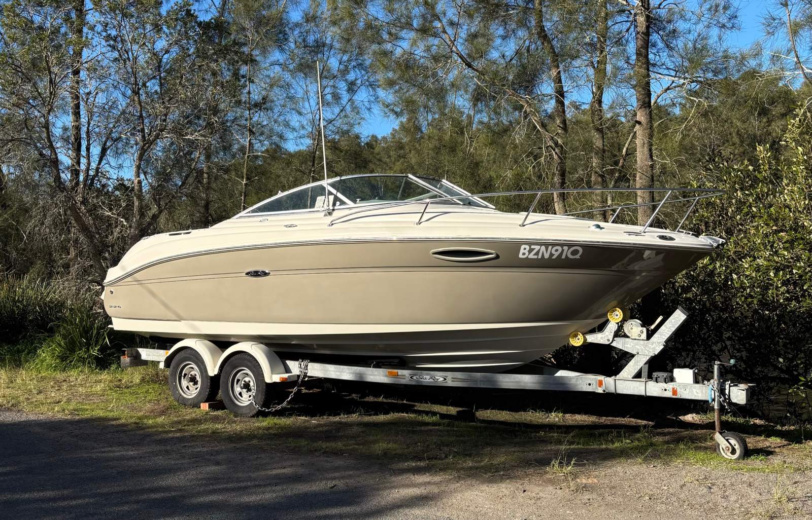 Sea Ray 225 Weekender 80 Hours