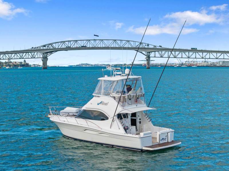Riviera 37 Flybridge