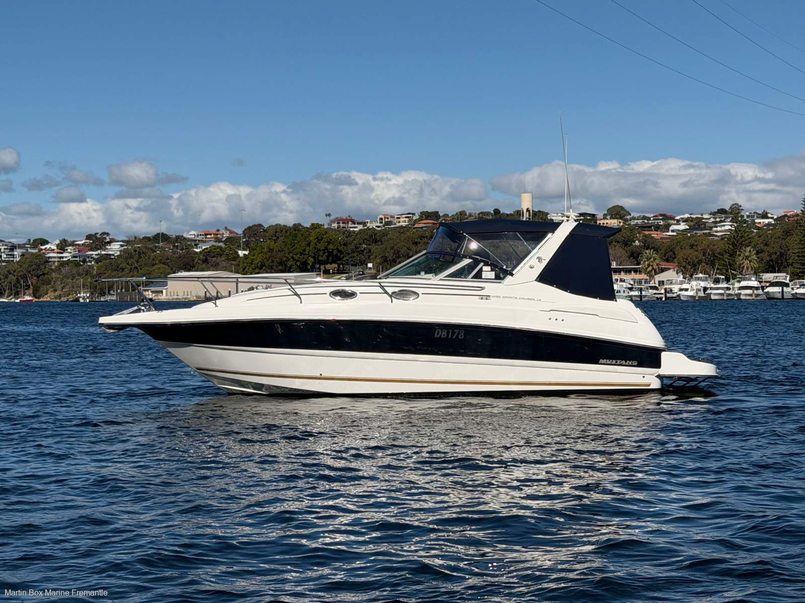 Mustang 3200 Sportscruiser AQUARAMA PEN AVAILABLE!